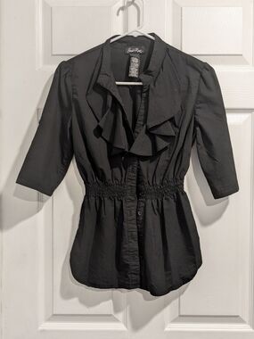 Susie Rose Black Ruffle-Front Smocked Waist Shirt - Women size Small